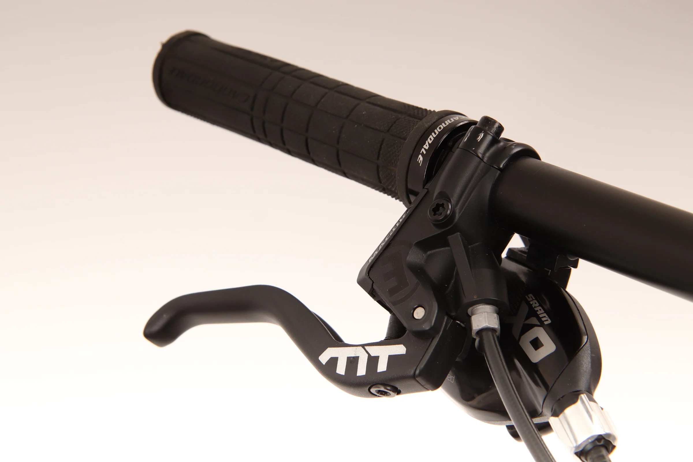 2016 CANNONDALE F-SI CARBON 2  Mountain Bike - Medium - Image 8
