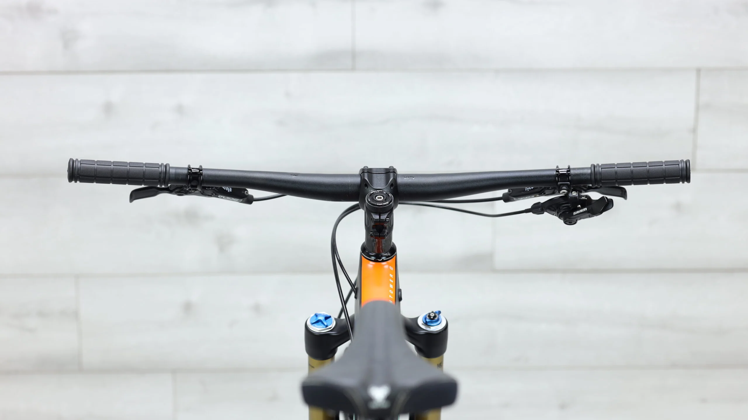 2016 Santa Cruz Hightower C Mountain Bike - X-Large - Image 11