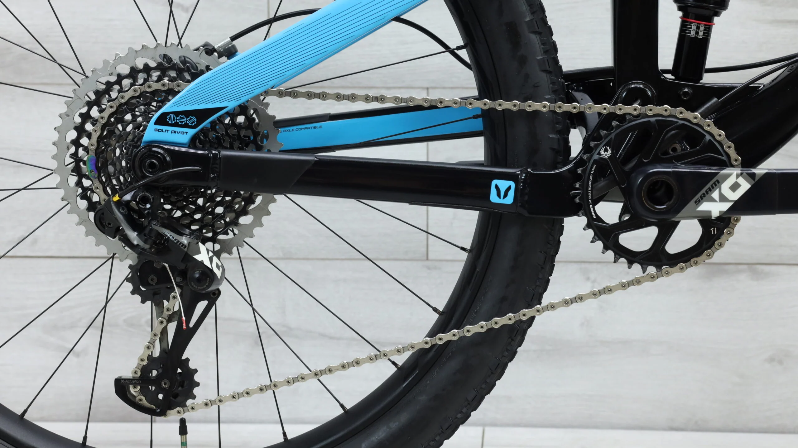 2017 Devinci Django Carbon X01 Mountain Bike - Medium - Image 4