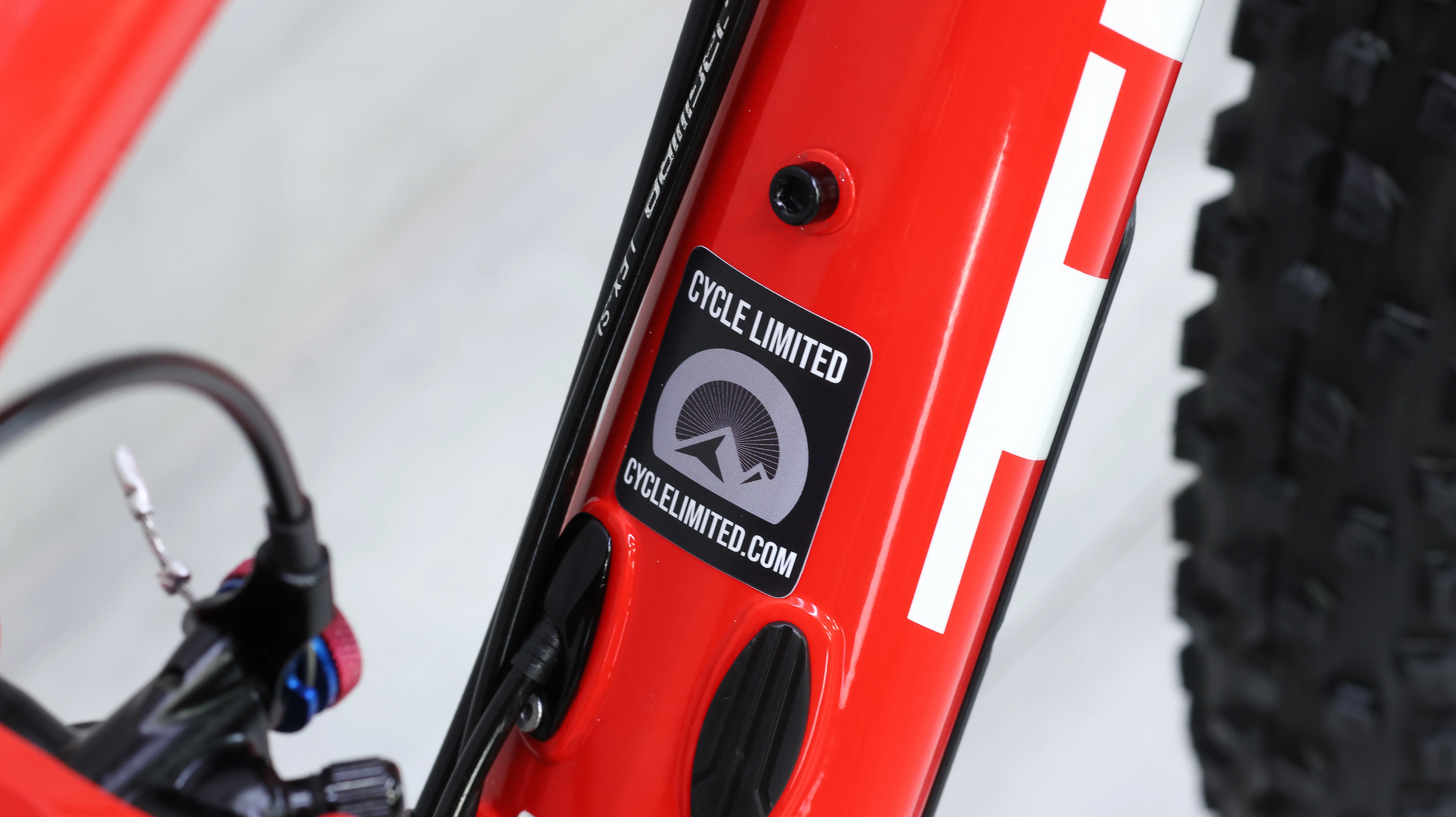 2017 Trek Top Fuel 9 Mountain Bike - Medium - Image 3