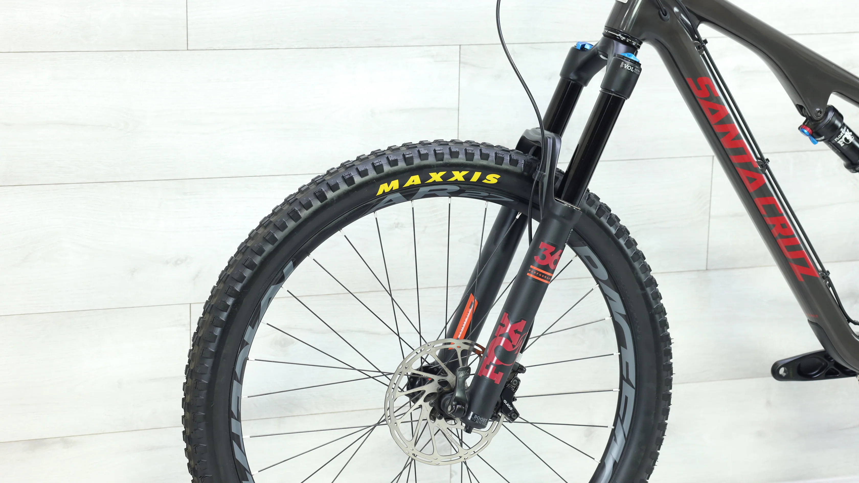 2018 Santa Cruz Bronson Carbon C S Mountain Bike - Large - Image 8