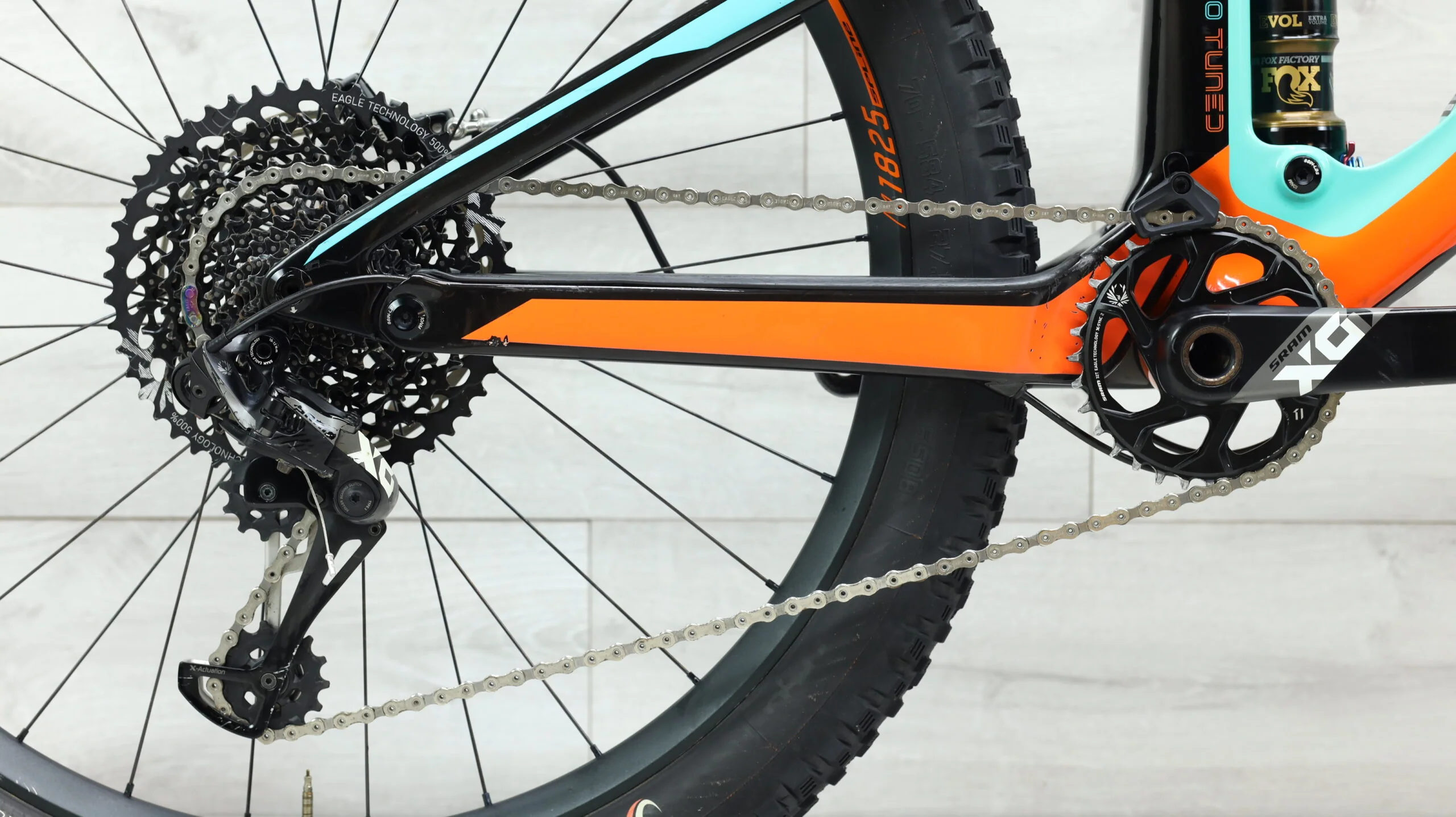2018 Scott Genius 700 Tuned Mountain Bike - Large - Image 4
