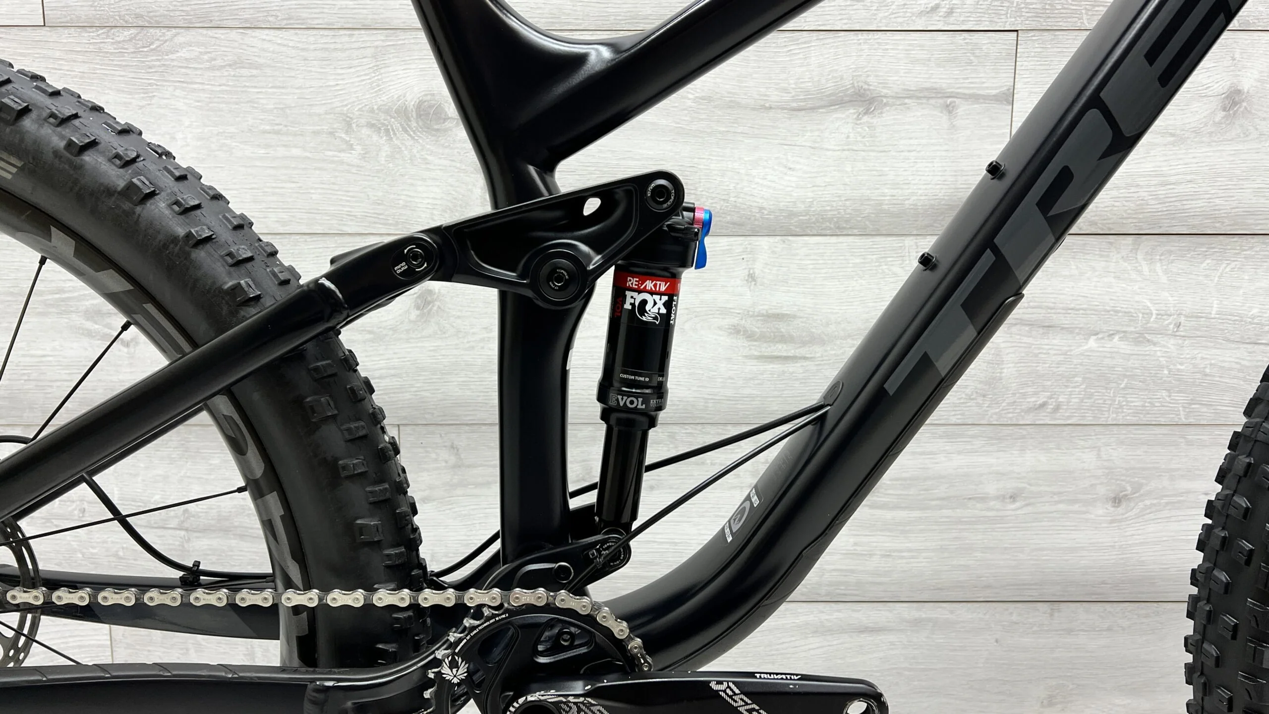 2018 Trek Fuel EX 8 27.5 Plus  Mountain Bike - Large - Image 6