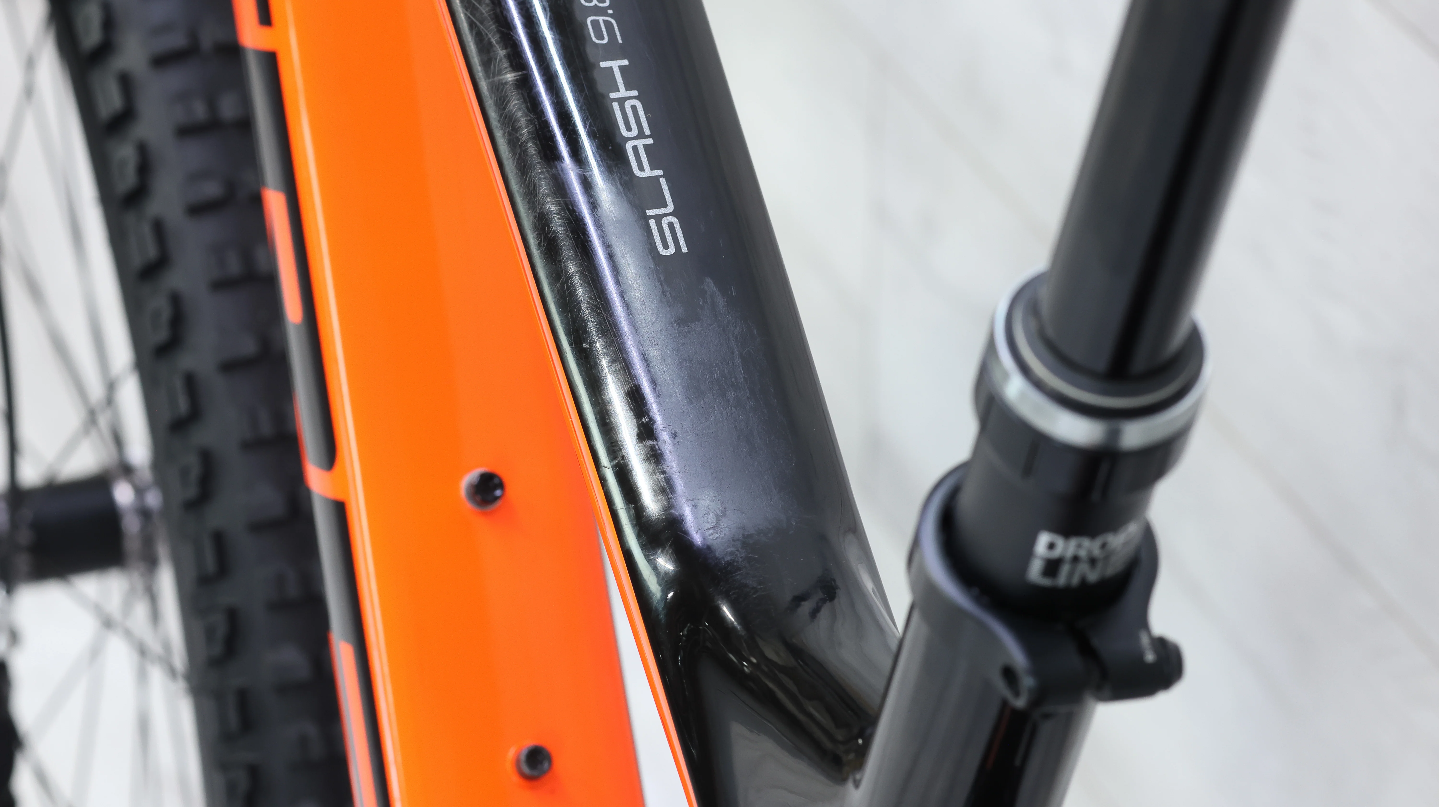 Trek Slash 9.8 Mountain Bike - 2018, Large - Image 15