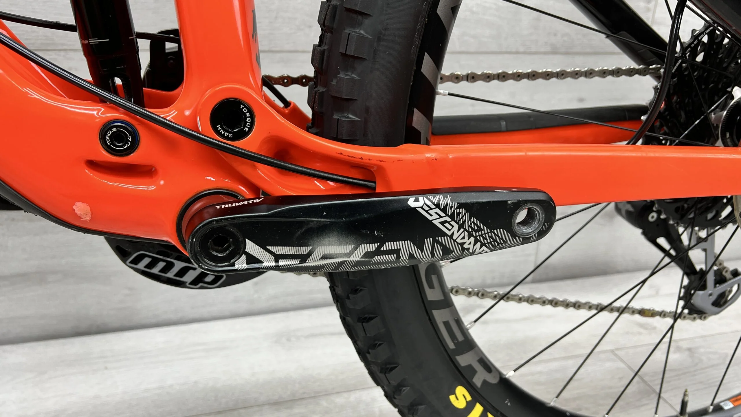 2018 Trek Slash 9.8  Mountain Bike - Small - Image 5