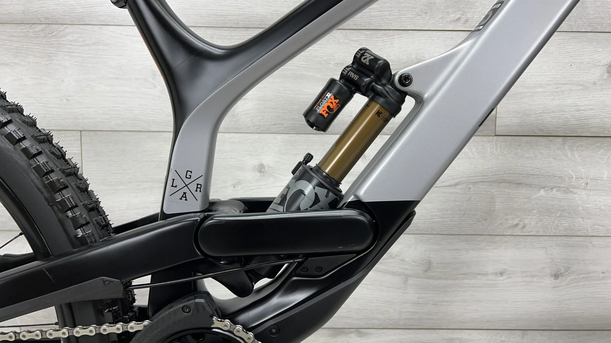 2018 YT Tues CF Pro Race  Mountain Bike - Large - Image 9