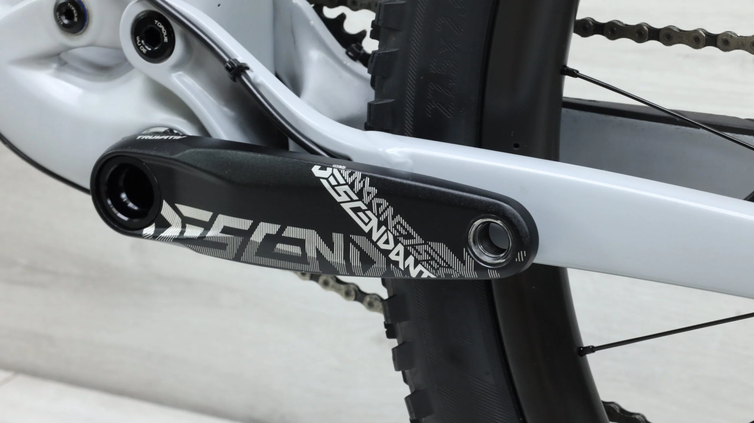 2019 Trek Remedy 9.8  Mountain Bike - Large - Image 6
