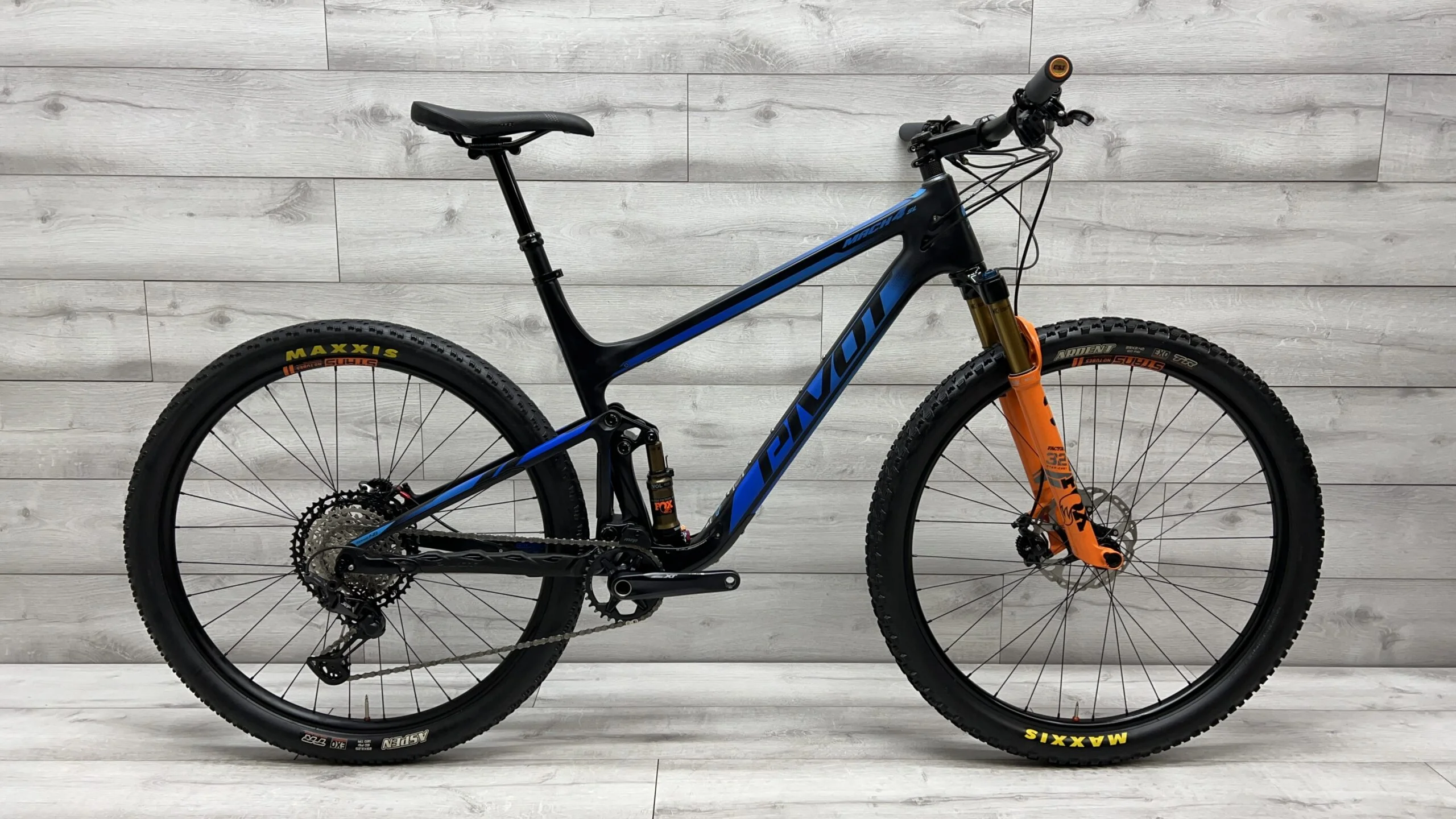 2021 Pivot Mach 4 SL  Mountain Bike - X-Large