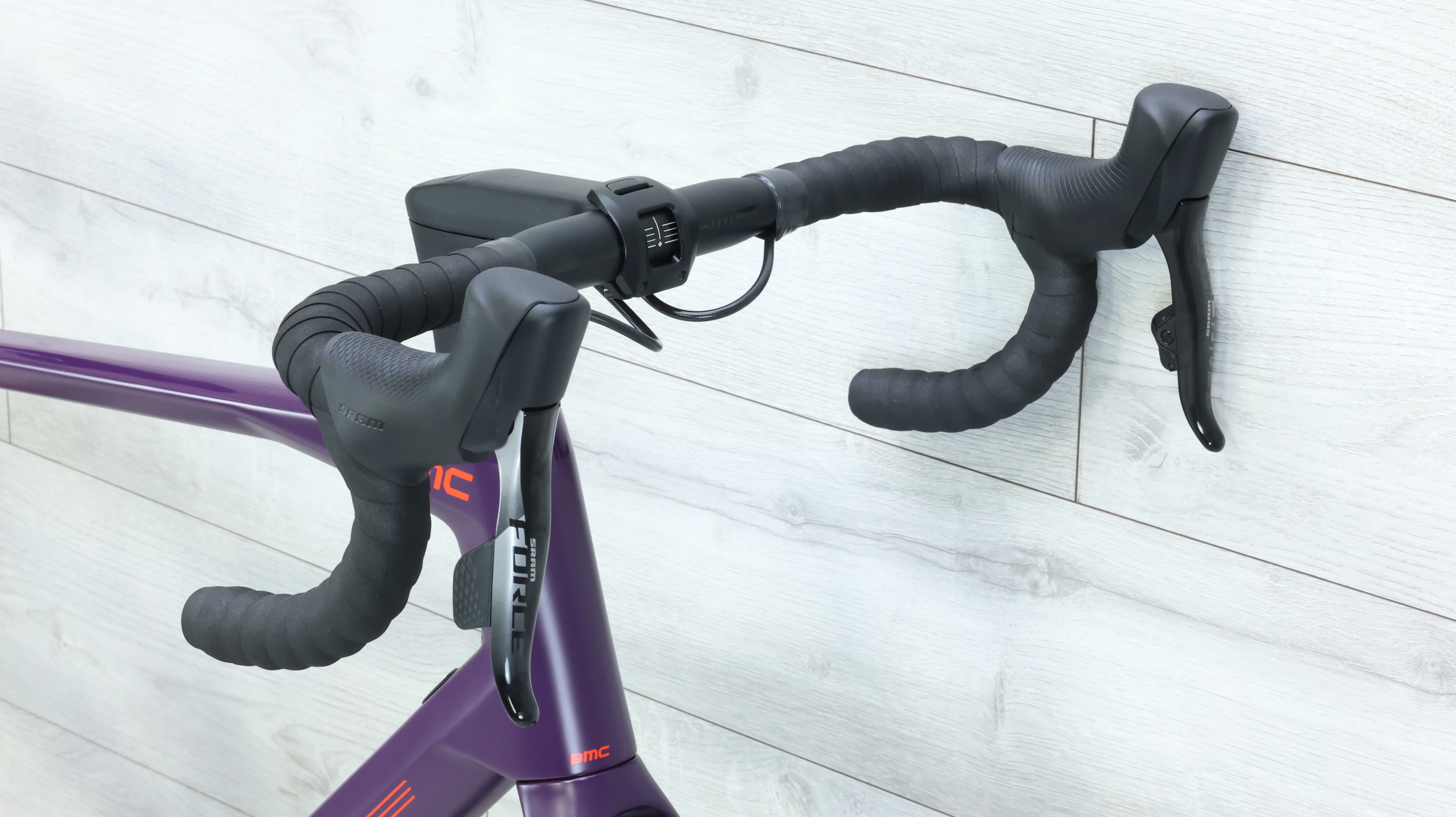 2022 BMC Roadmachine 01 FOUR Road Bike - 56cm - Image 10