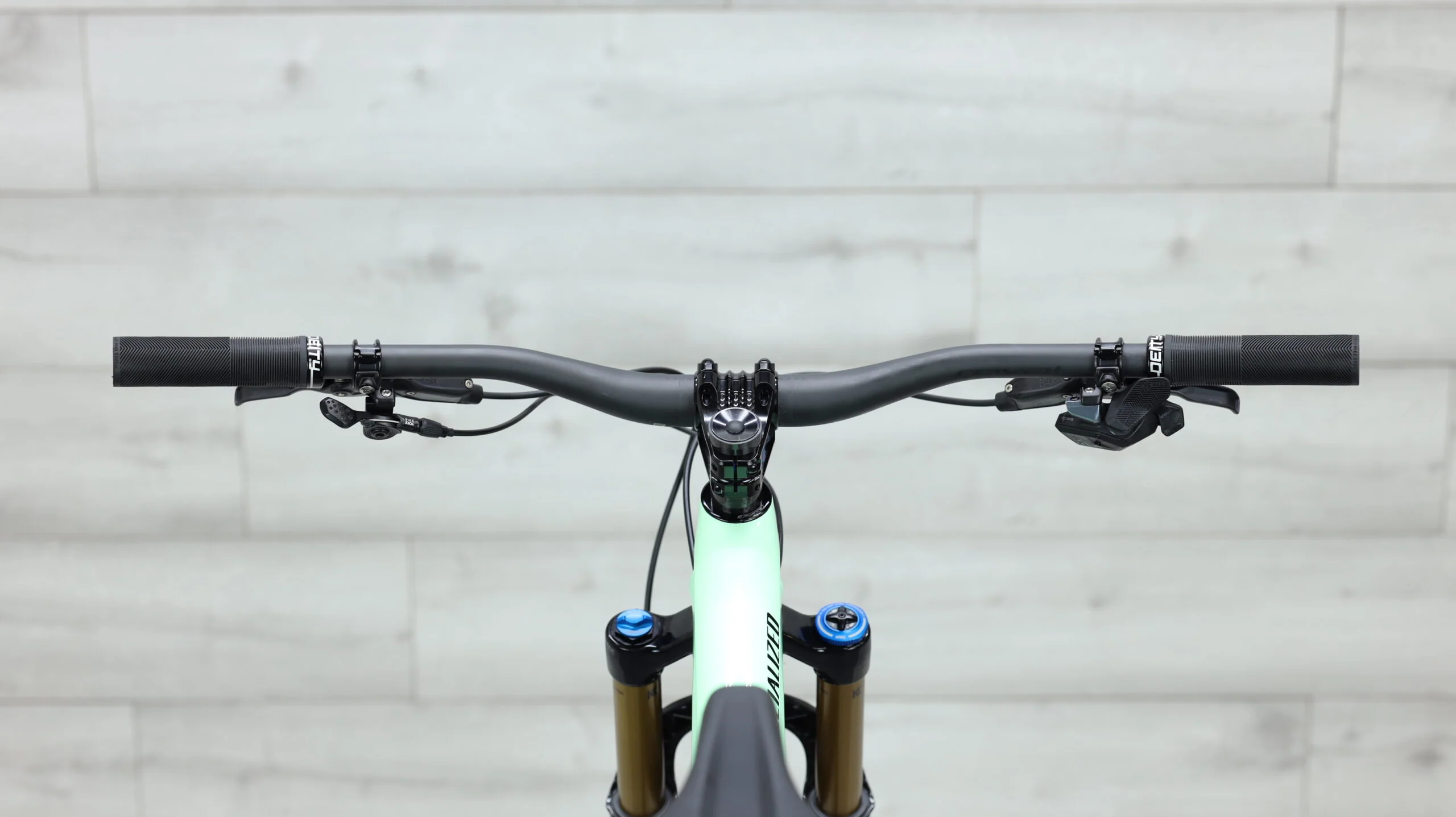 2022 Specialized Stumpjumper Pro Mountain Bike - Medium - Image 11