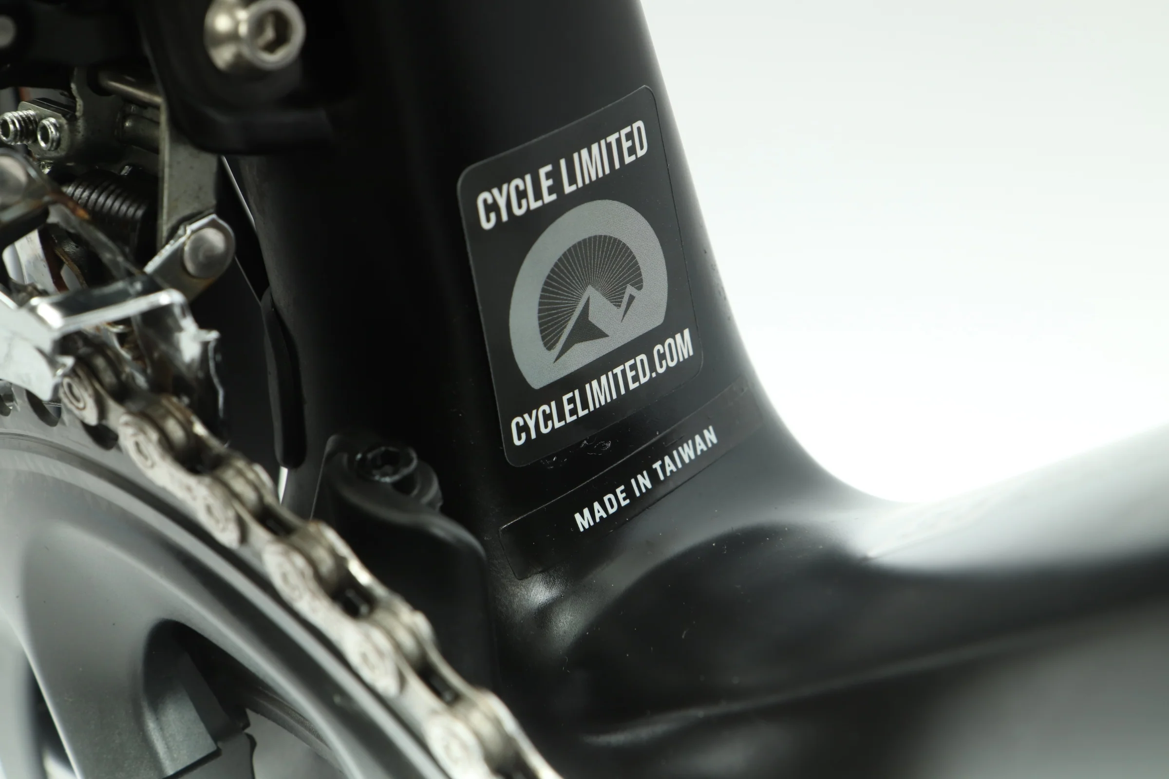 2022 Trek Domane SL 5  Road Bike - 58cm - Image 3