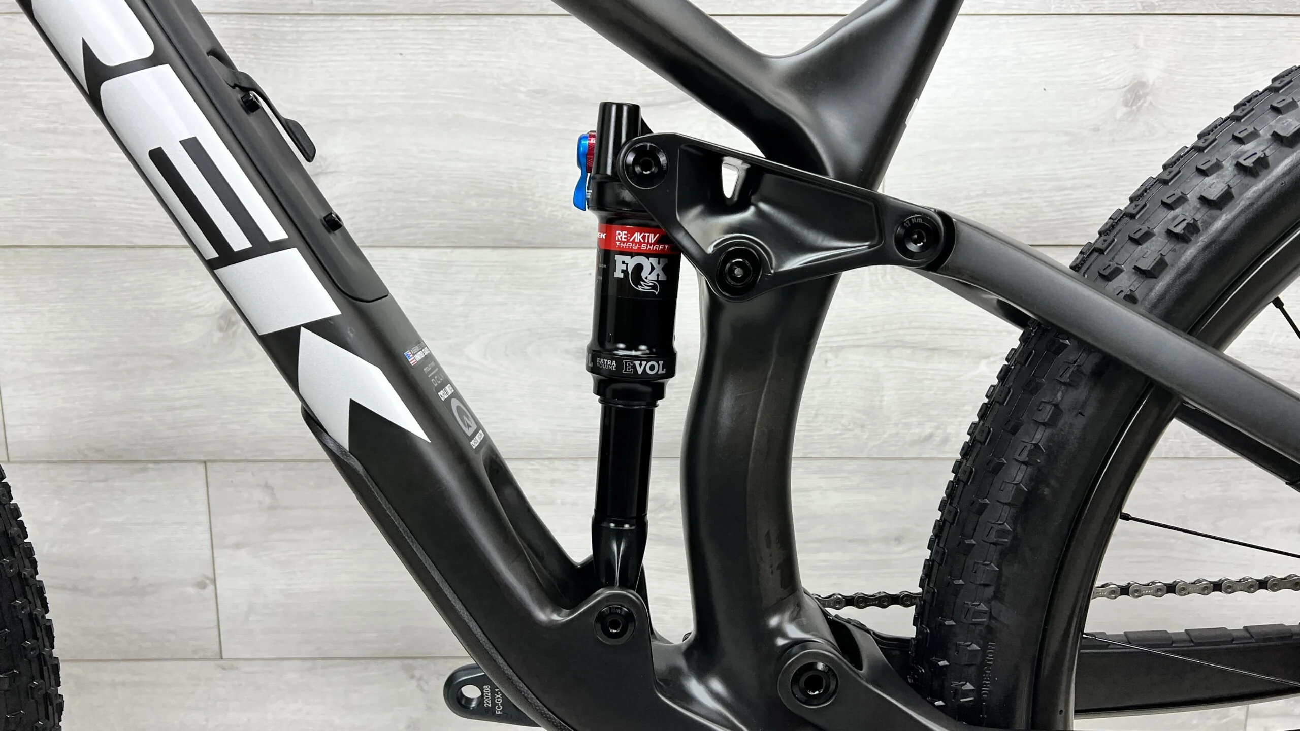 2022 Trek Fuel EX 9.8 GX  Mountain Bike - Medium - Image 10