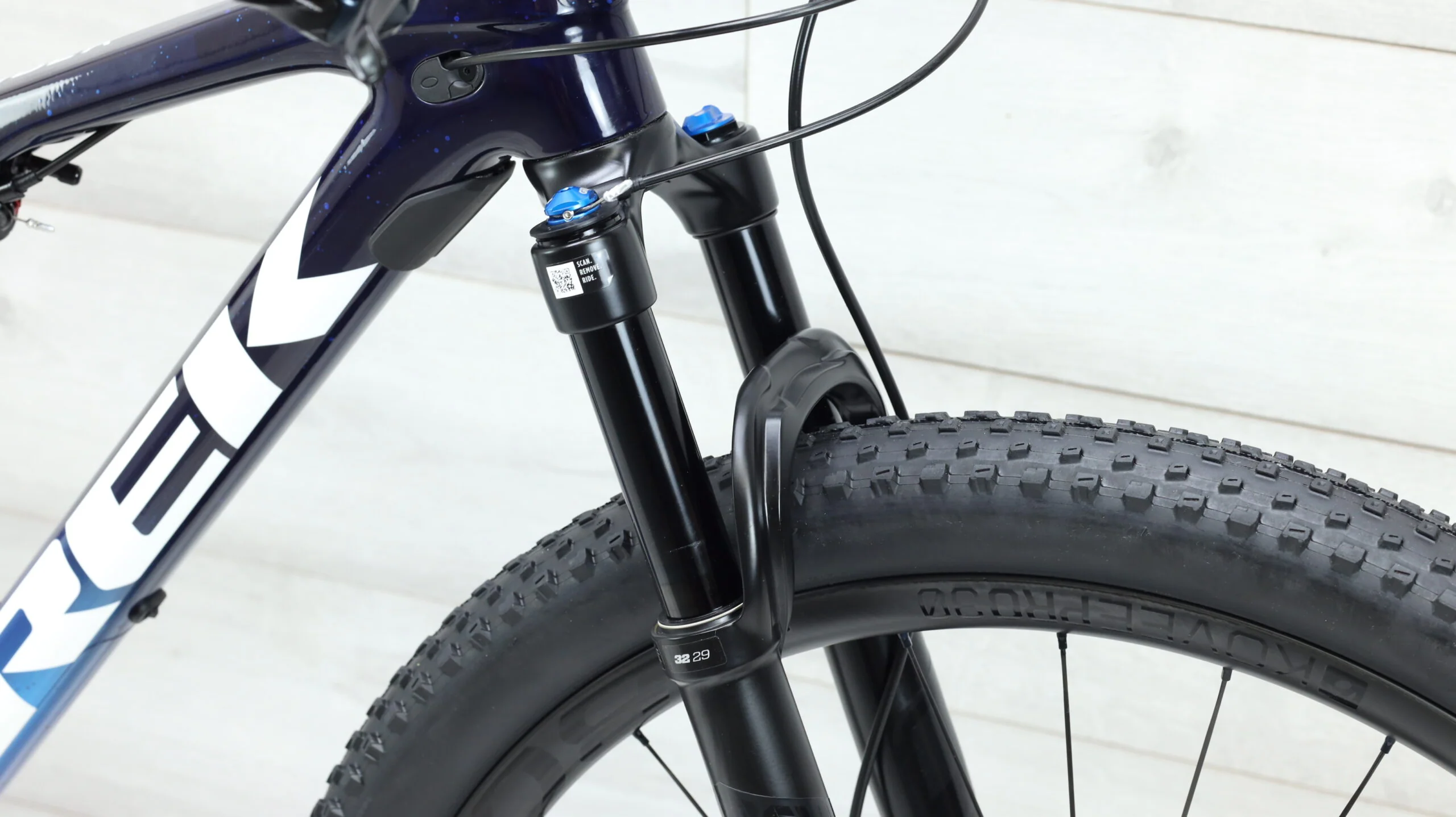 2022 Trek Supercaliber 9.8 Mountain Bike - Med/Large - Image 9