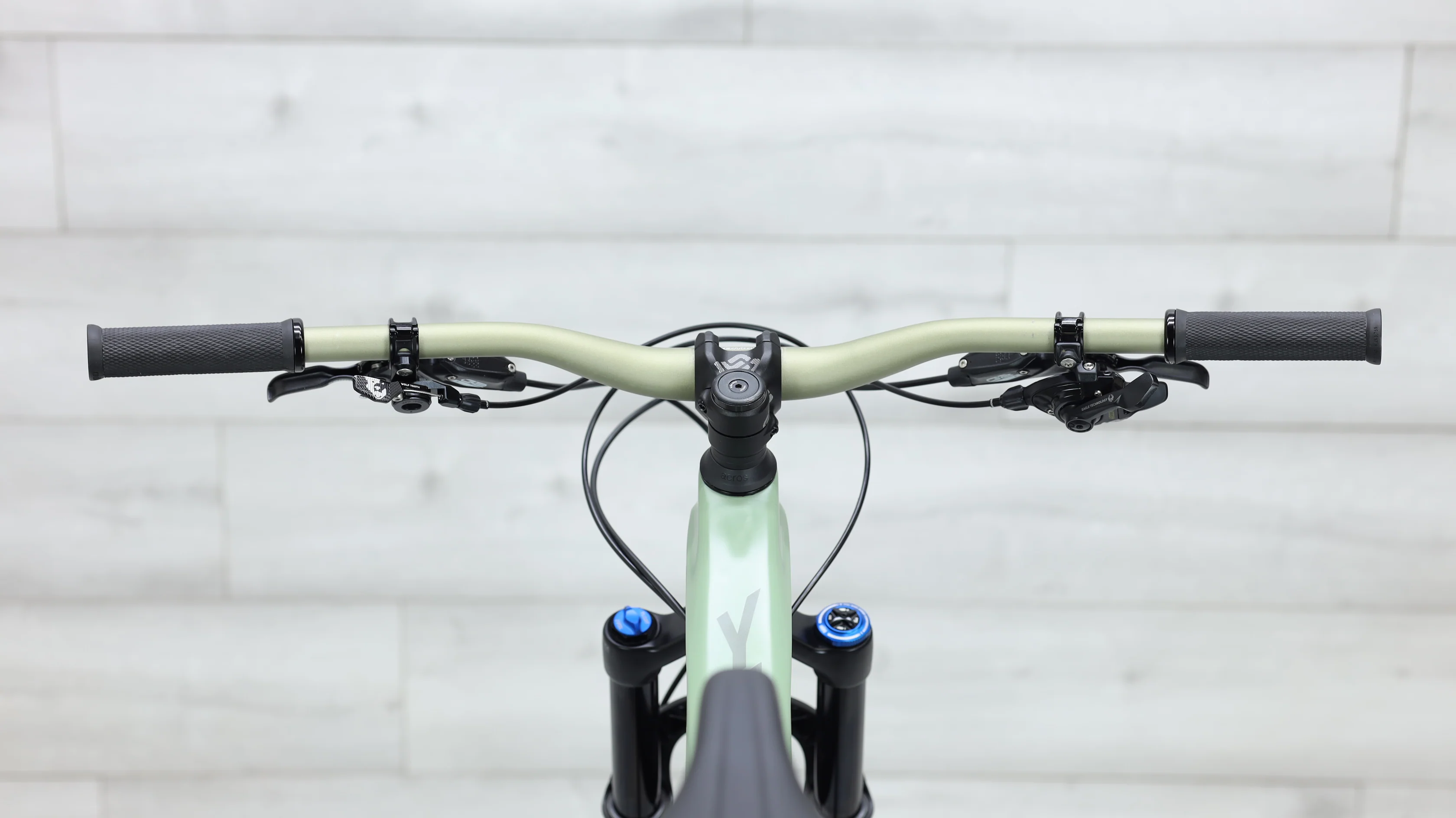 2022 YT Izzo Core 3 29 Mountain Bike - X-Large - Image 12