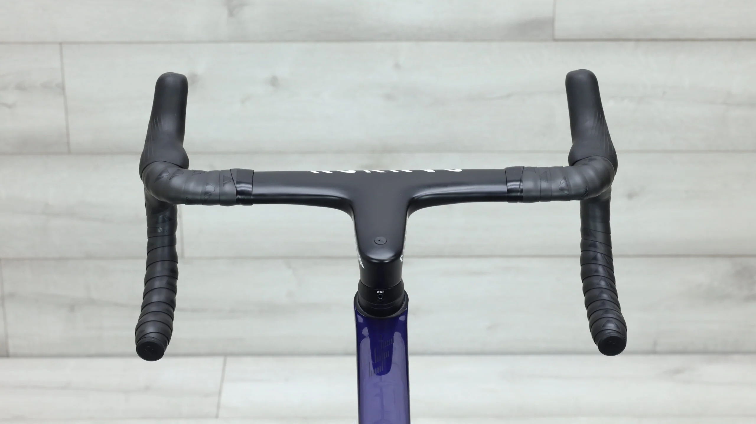 2023 Canyon Aeroad CFR Disc Di2 Road Bike - Large - Image 9
