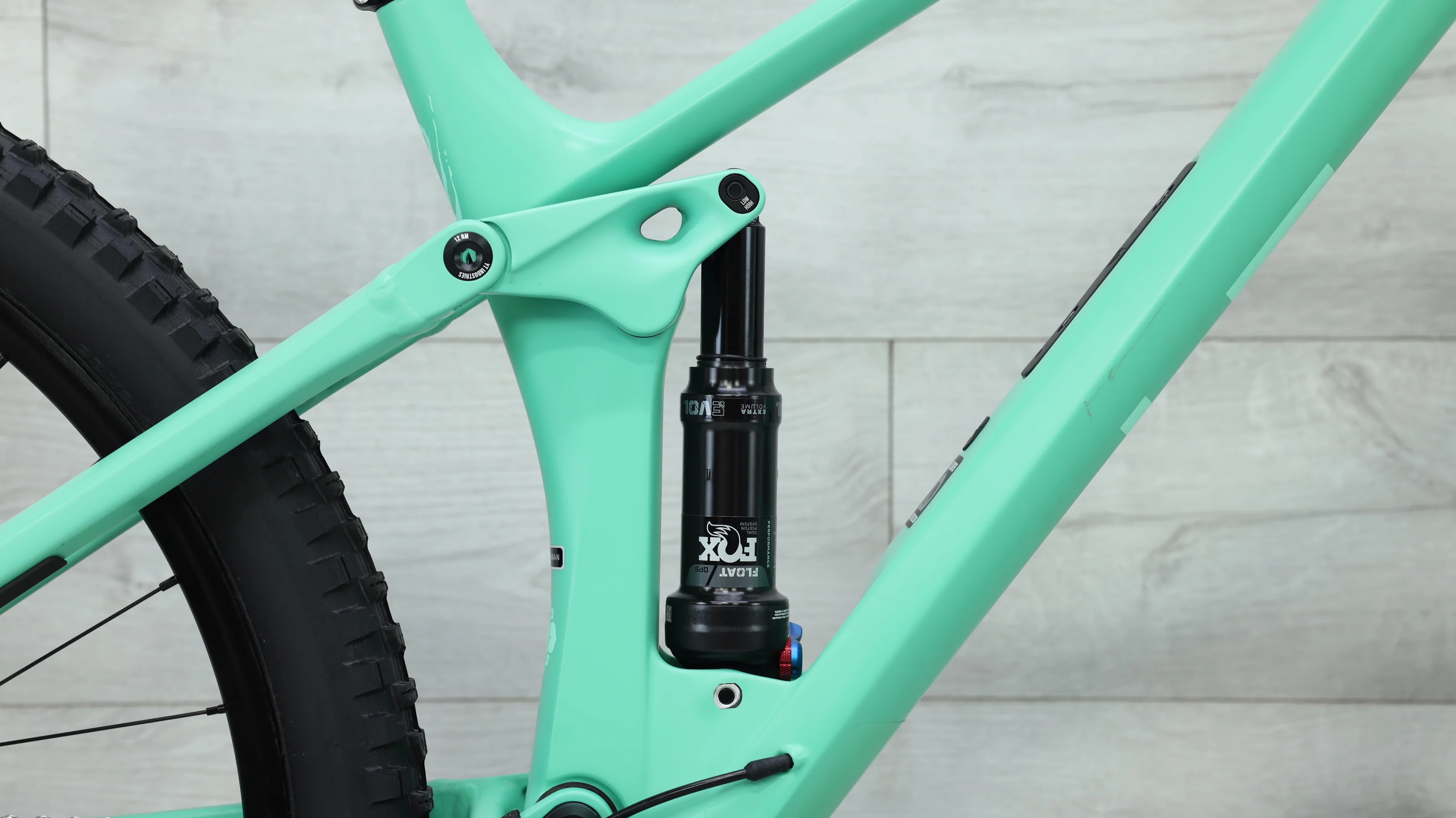 2023 YT Izzo Core 2 29 Mountain Bike - Medium - Image 9