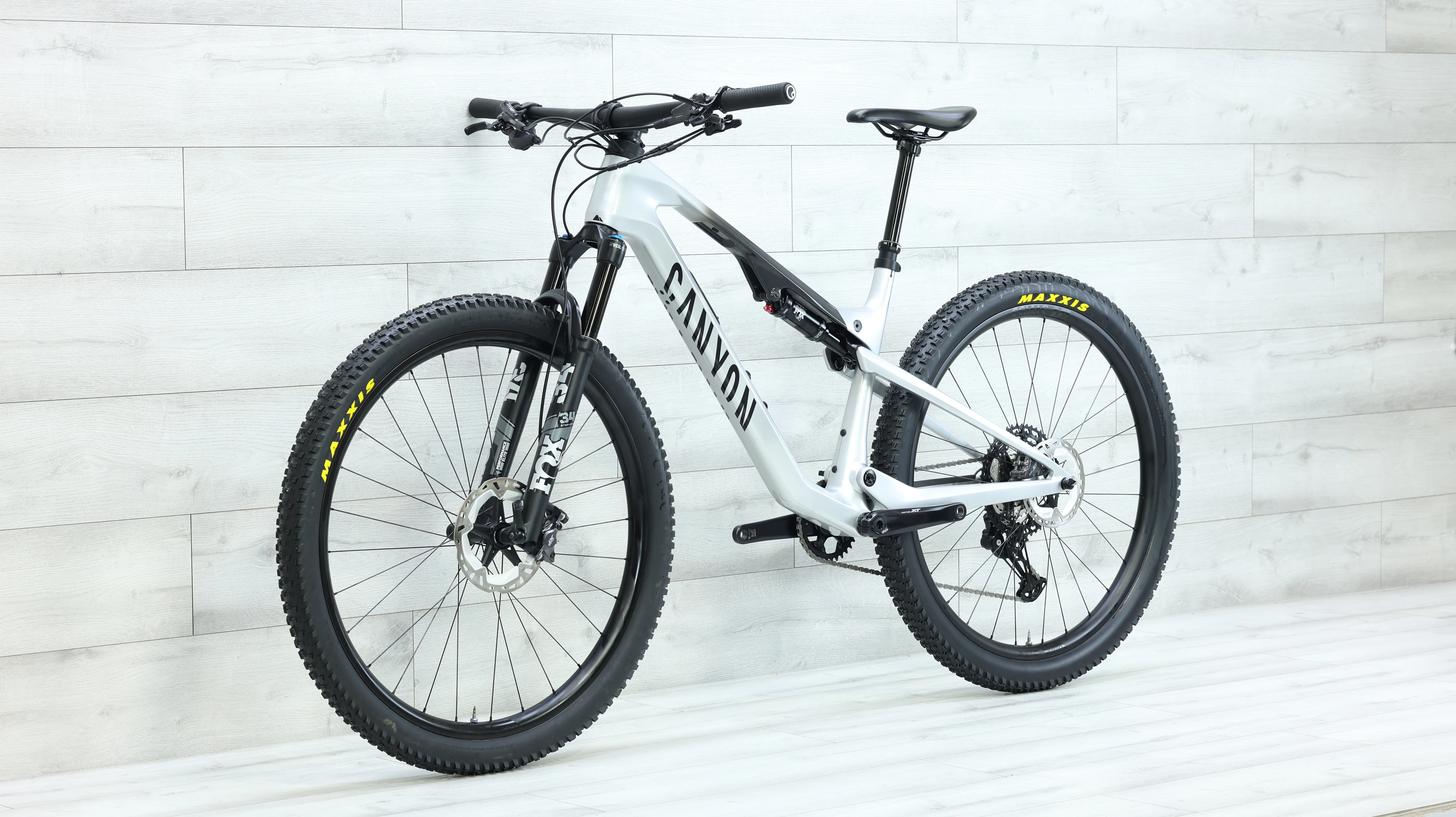 2024 Canyon Lux Trail CF 8 Mountain Bike - Large - Image 4