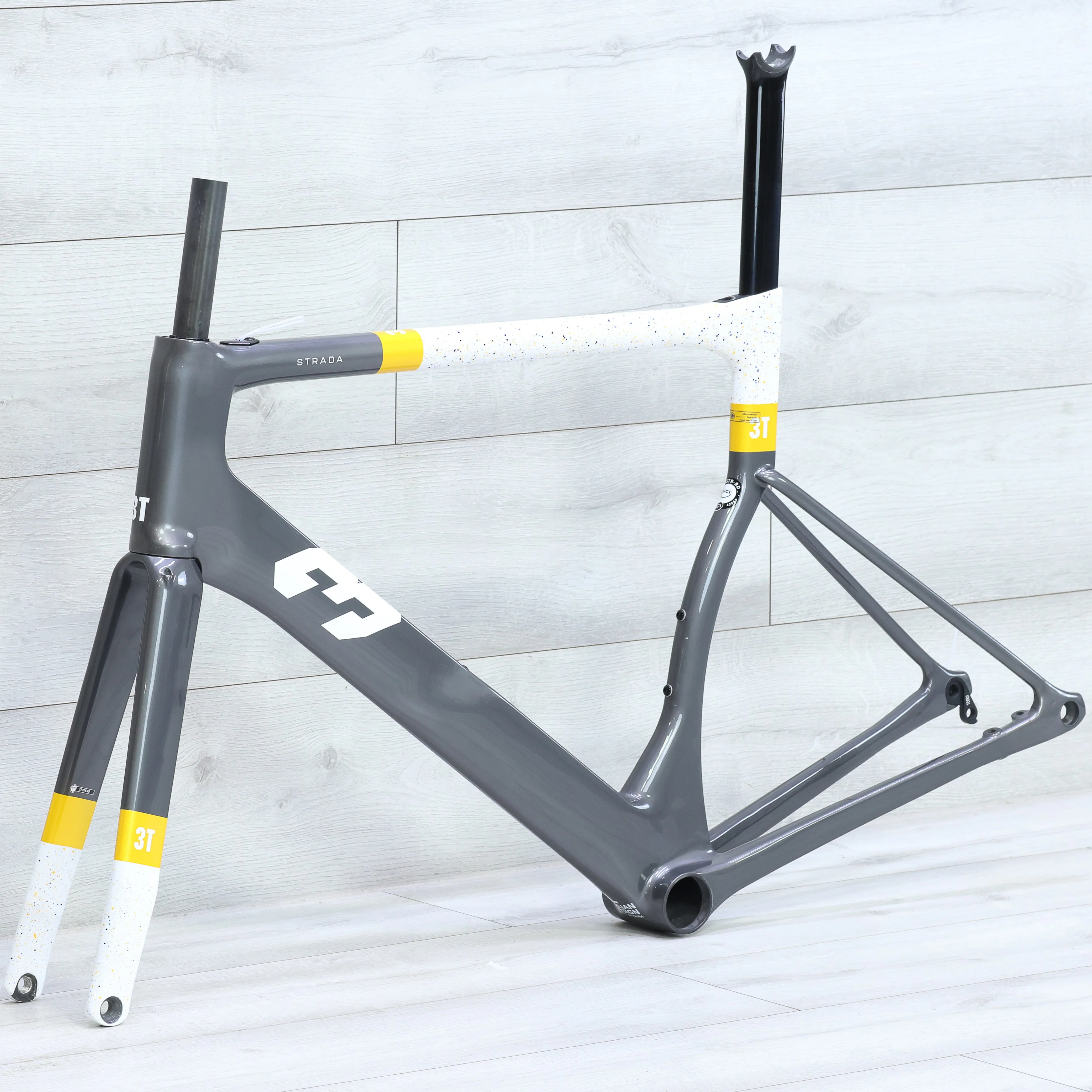 3T Strada 1x Disc Brake Aero Road Bike Frameset 700c Grey/Gold - Image 4