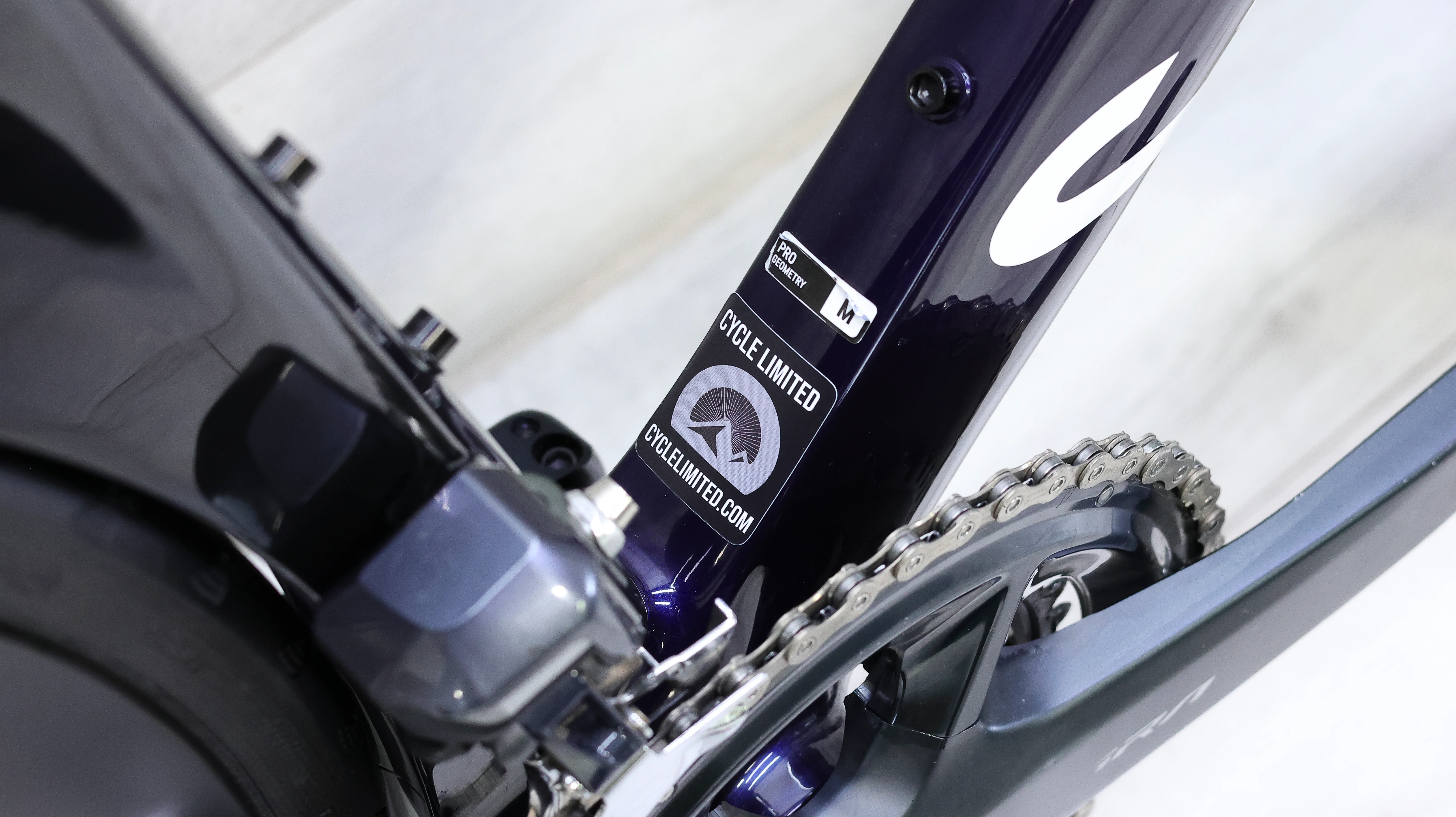 Canyon Aeroad CF SL Disc Di2 Road Bike - 2020, Medium - Image 3