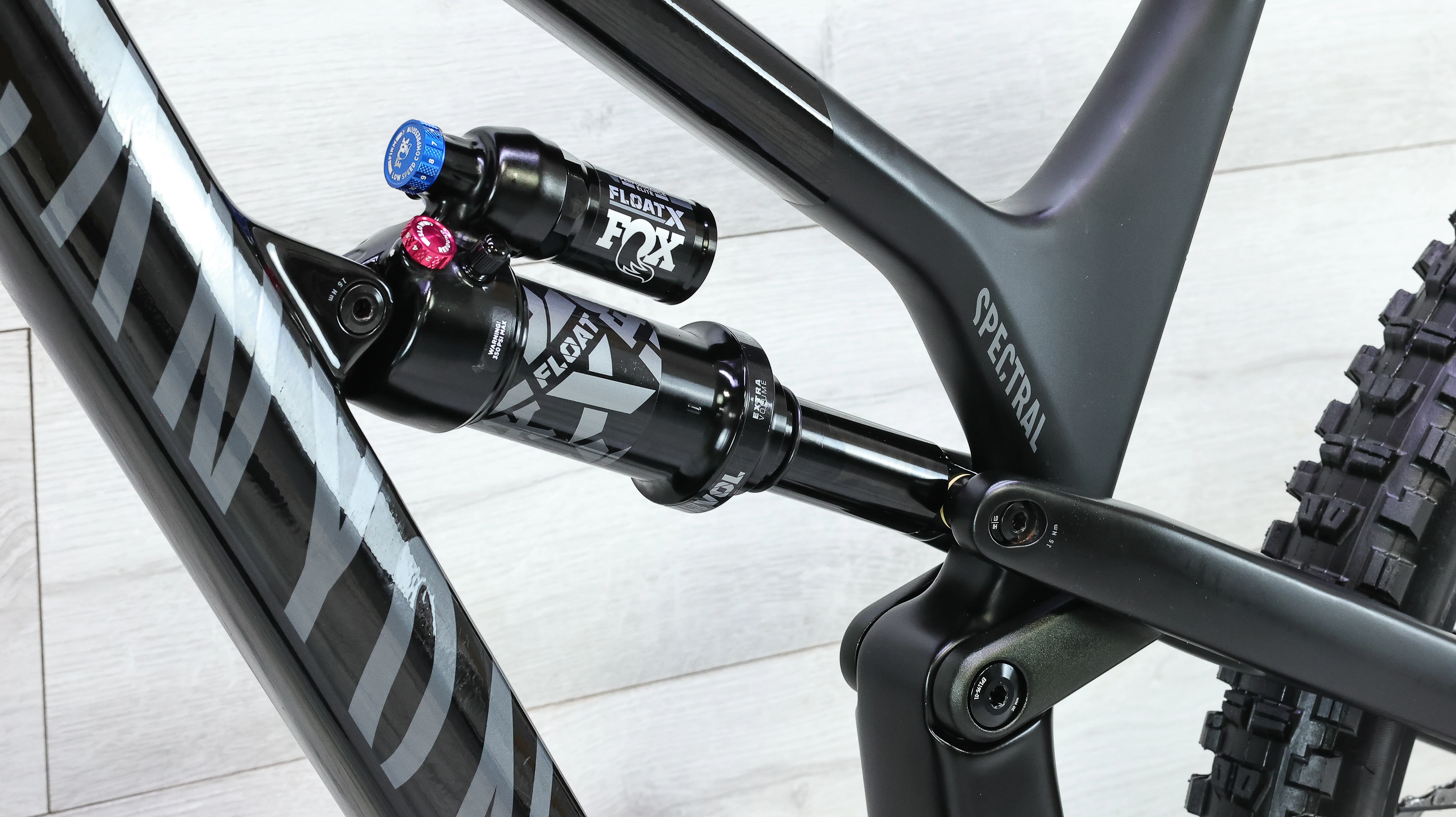 Canyon Spectral 29 CF 8 Mountain Bike - 2024, Medium - Image 11