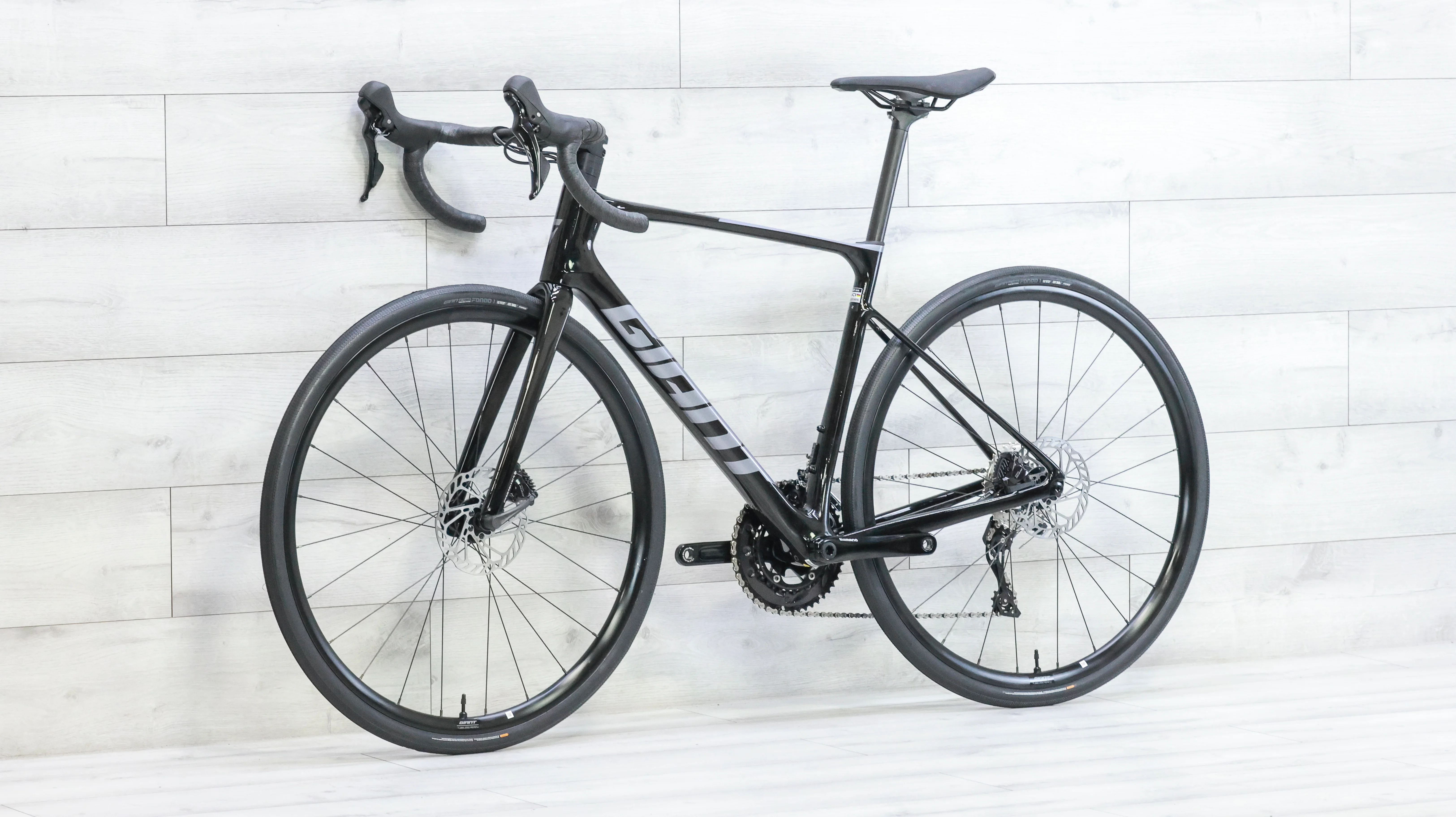 Giant Defy Advanced 2 Road Bike - 2025, Medium - Image 4