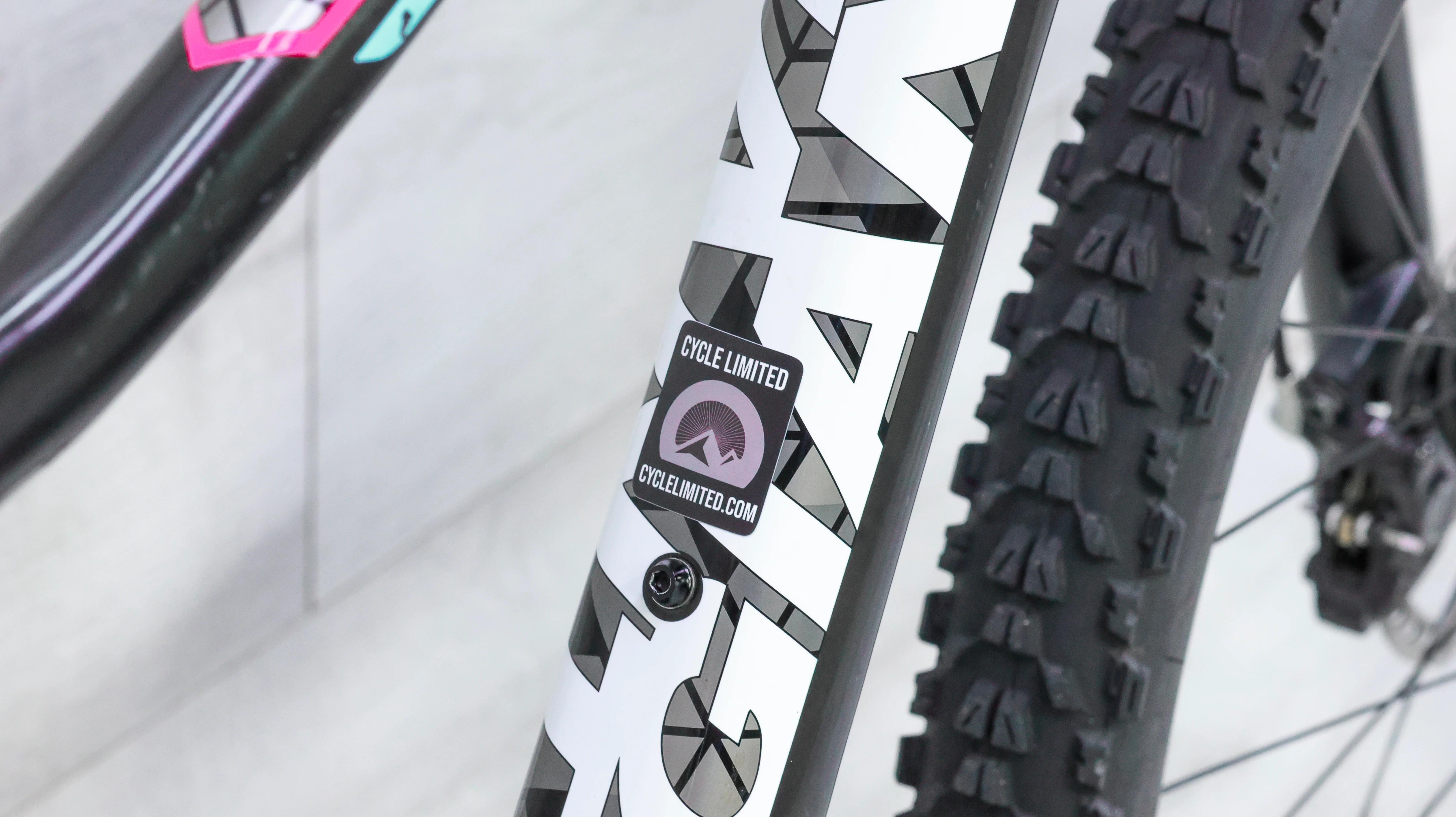 Giant Lust Advanced 2 Mountain Bike - 2014, Medium - Image 3