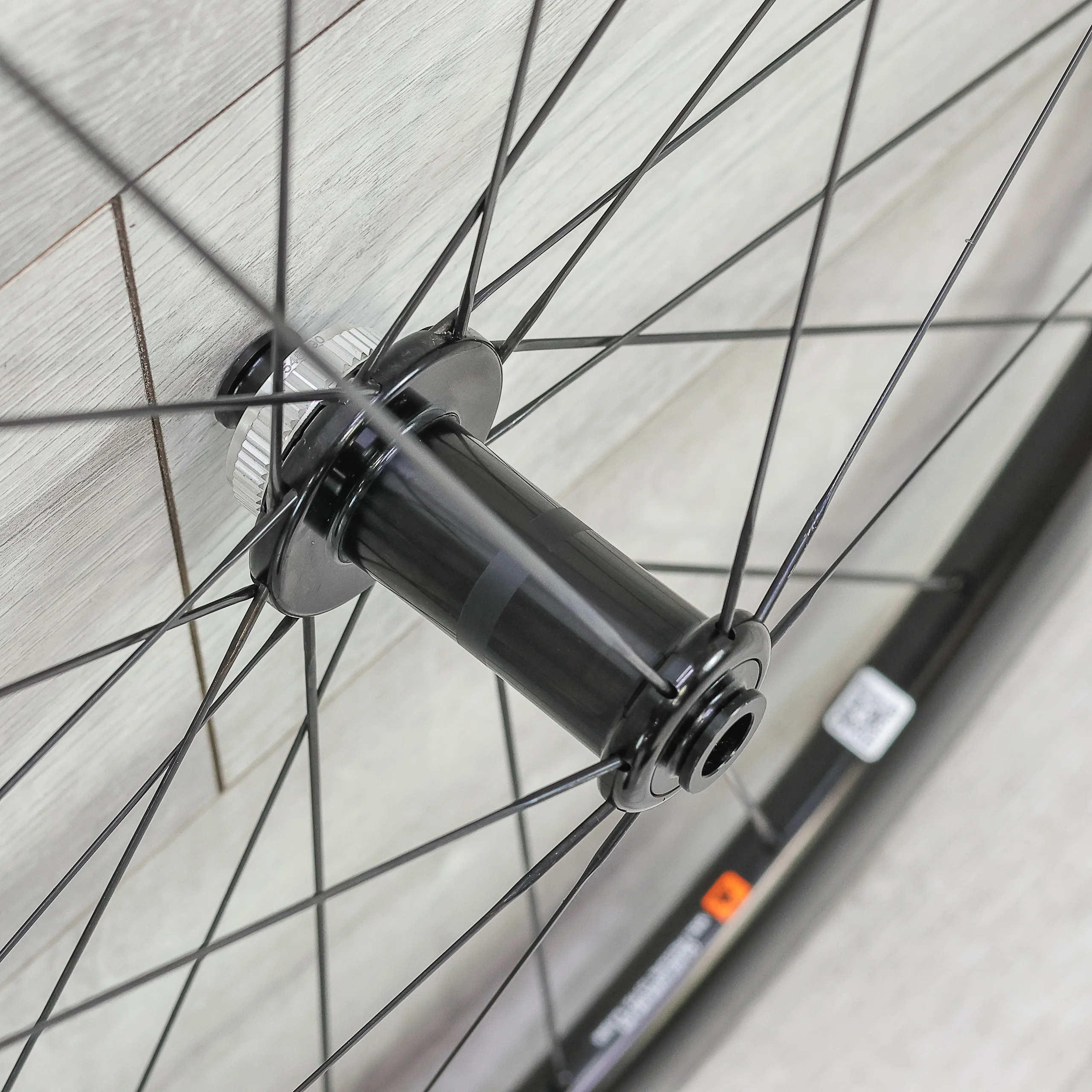 Giant SLR 1 42 Carbon Road Disc Wheelset - 700c, Tubeless, Center Lock, XDR 11/12-Speed - Image 5