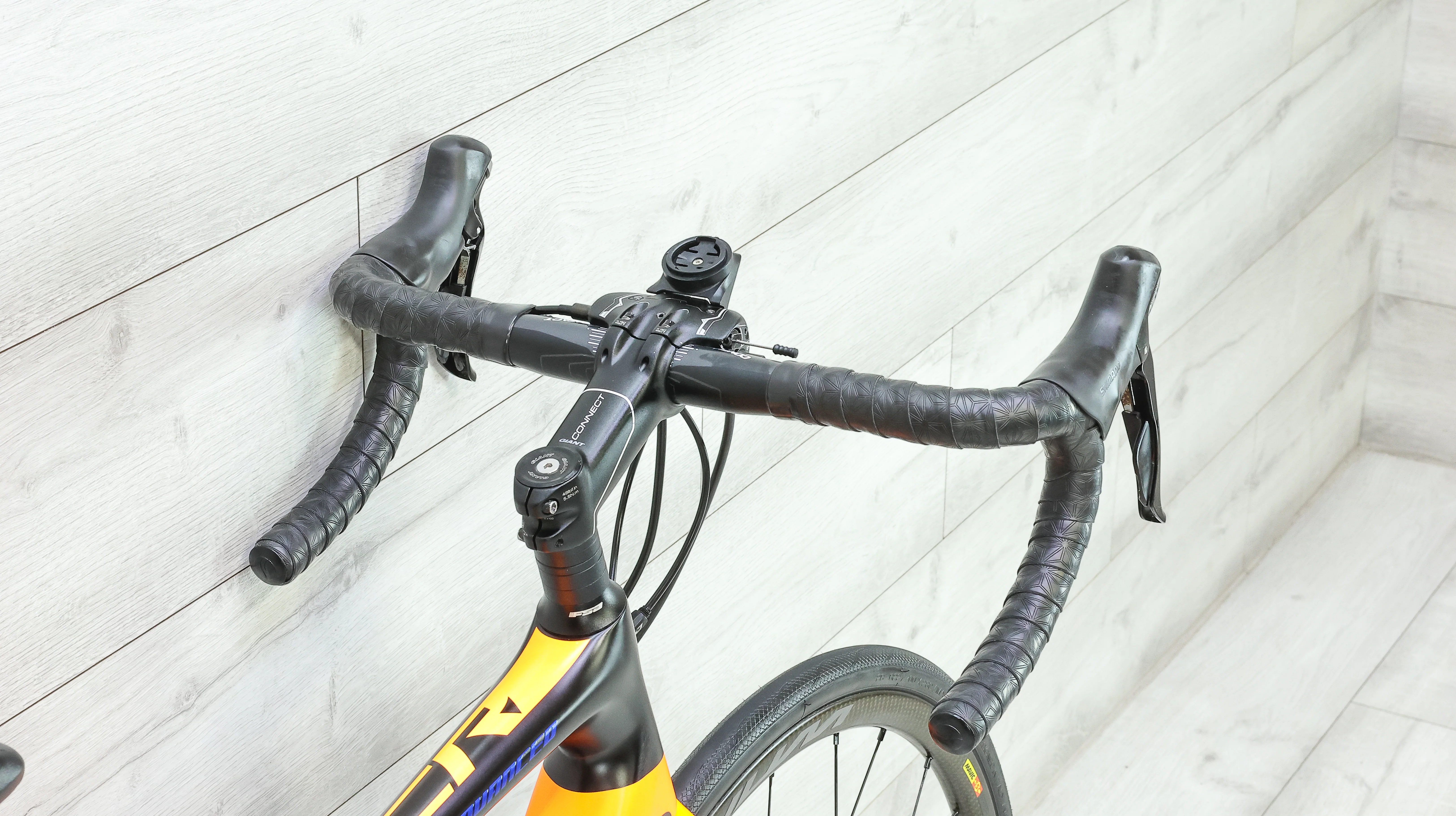 Giant TCR Advanced 1 Disc KOM Road Bike - 2018, Medium - Image 8