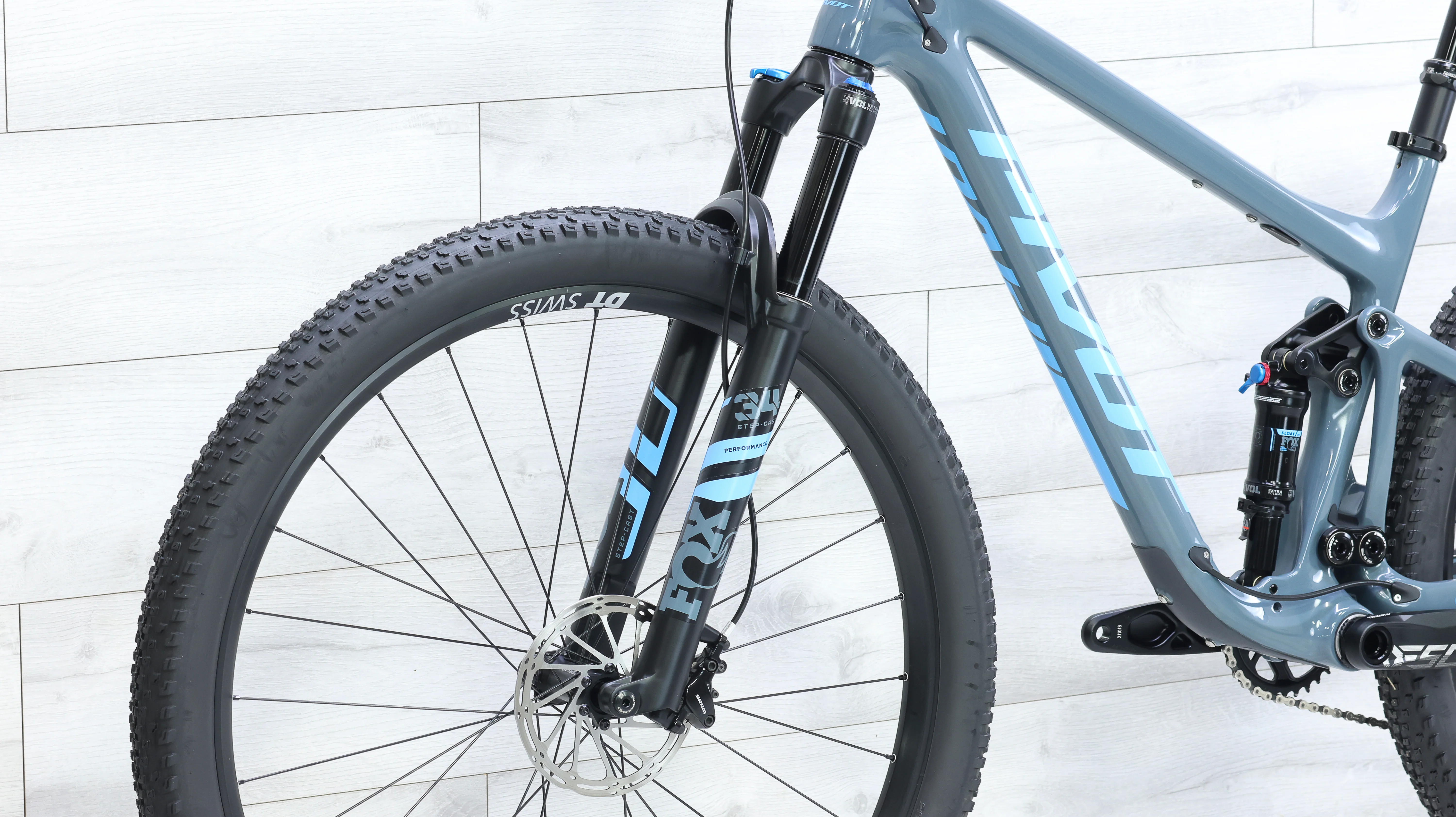 Pivot Mach 4 SL Mountain Bike - 2023, Medium - Image 9