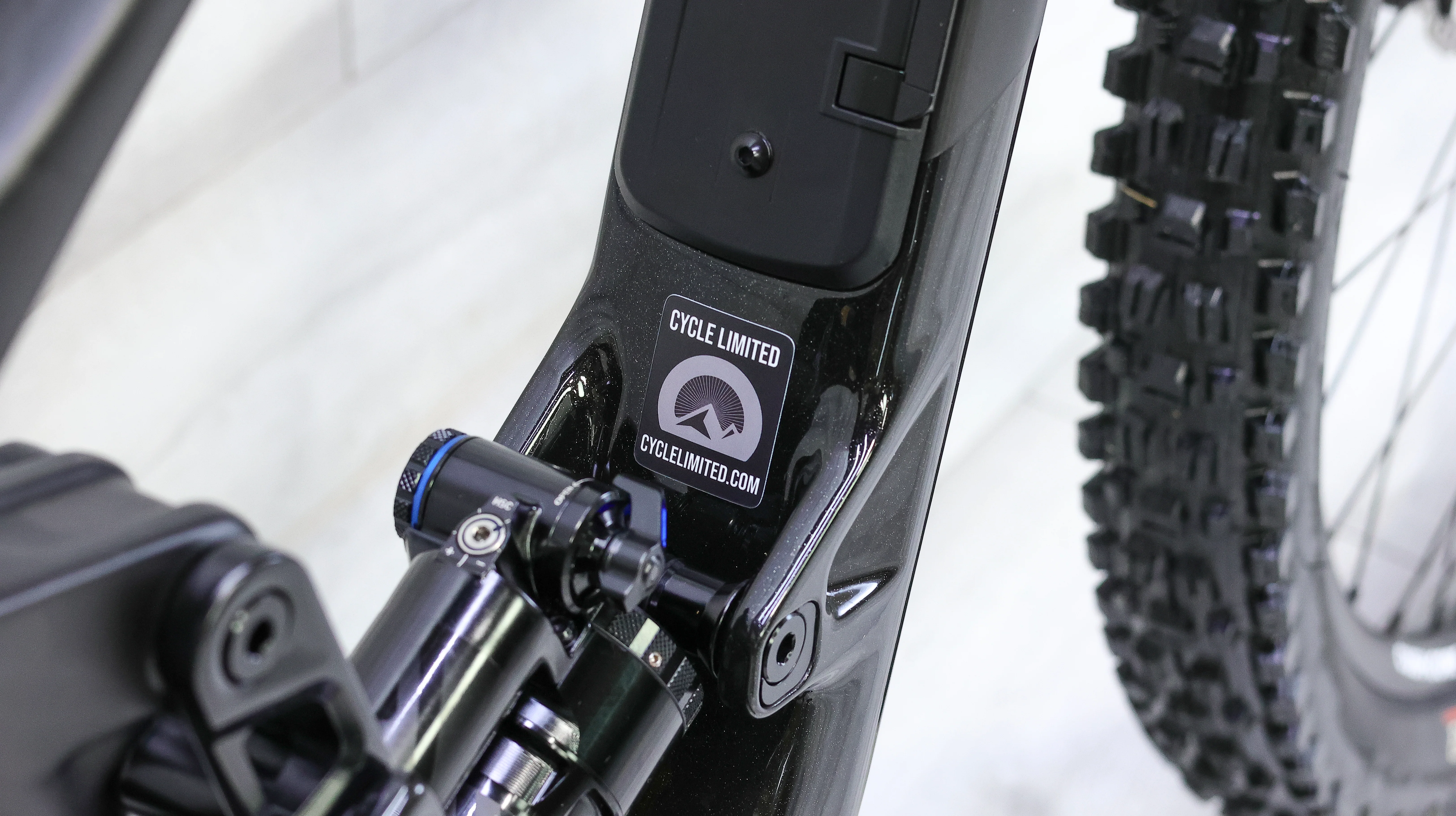 Rocky Mountain Altitude Carbon 70 Mountain Bike - 2024, Medium - Image 3