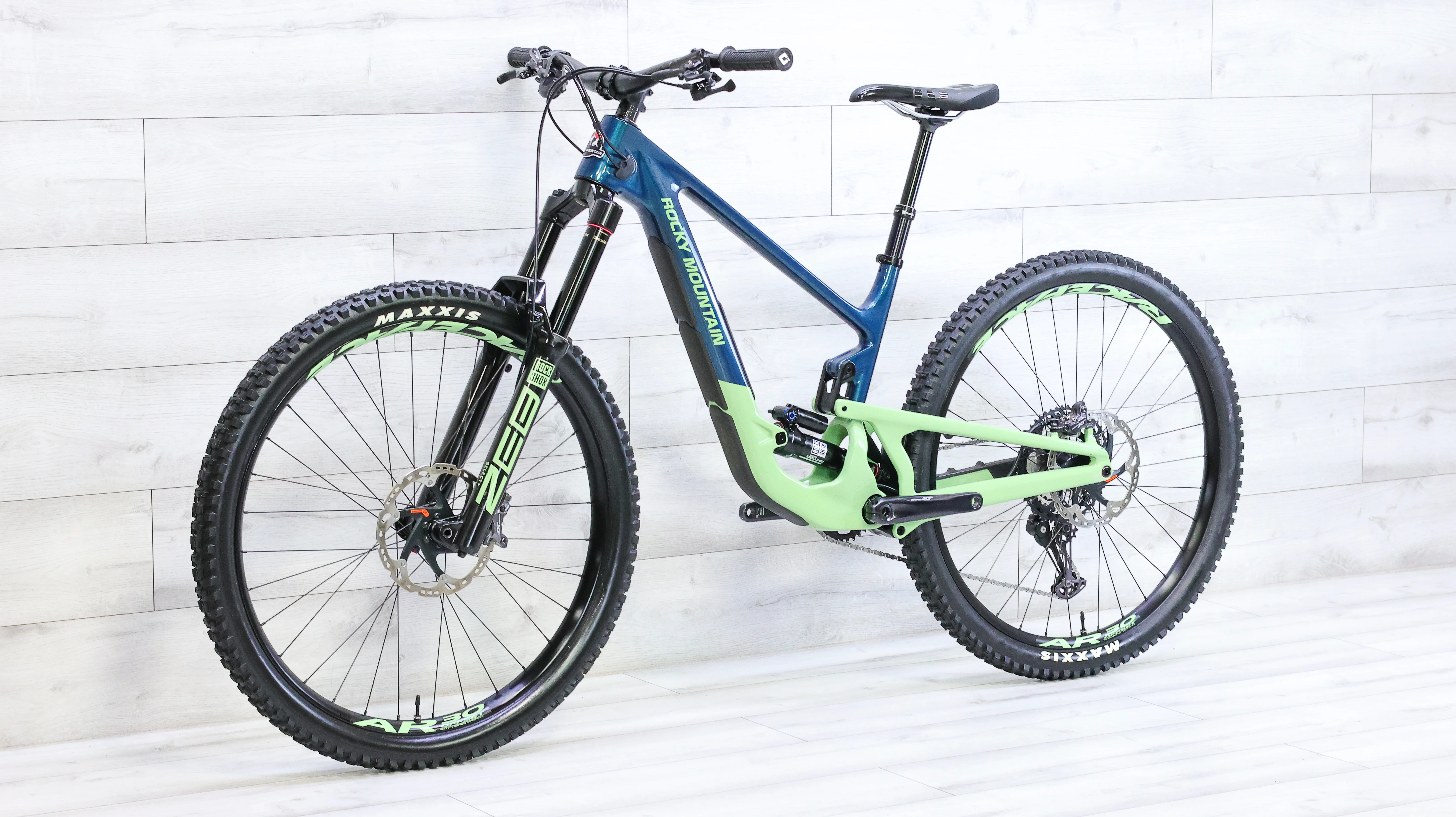 Rocky Mountain Altitude Carbon 70 Mountain Bike - 2024, Medium - Image 4