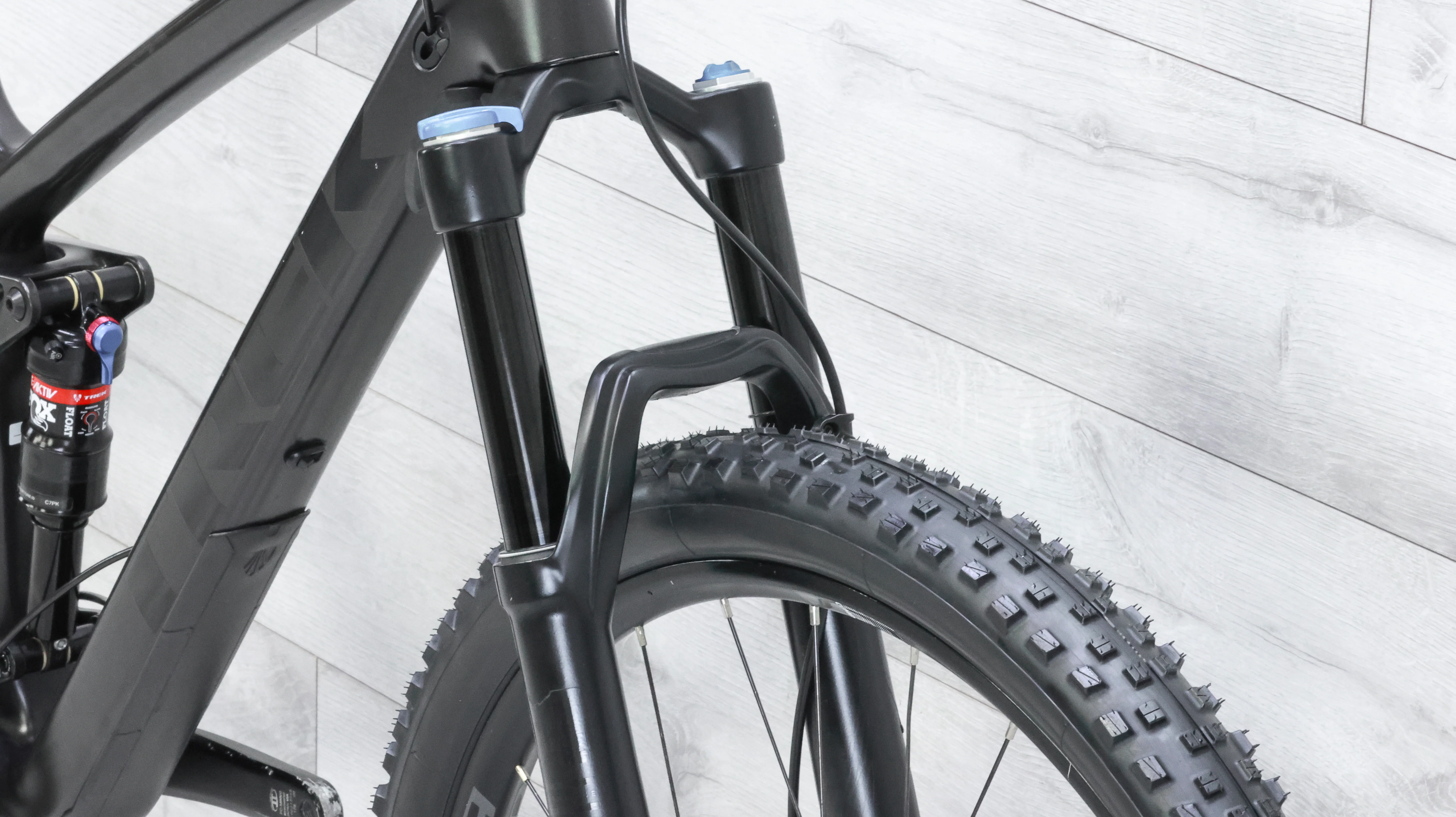 Trek Fuel EX 9.8 Mountain Bike - 2017, Medium - Image 8